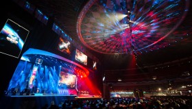 S15总决赛揭幕战：T1轻取G2，Faker阿狸梦幻开局彰显王者底蕴。